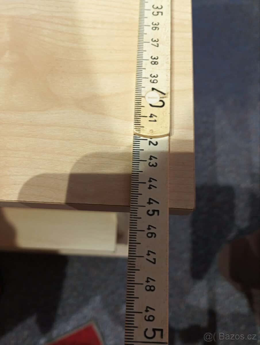 Počítačový stůl 3