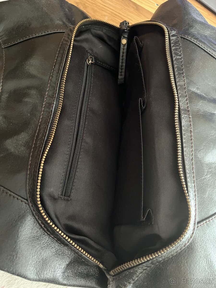 Kabelka černá kožená 3