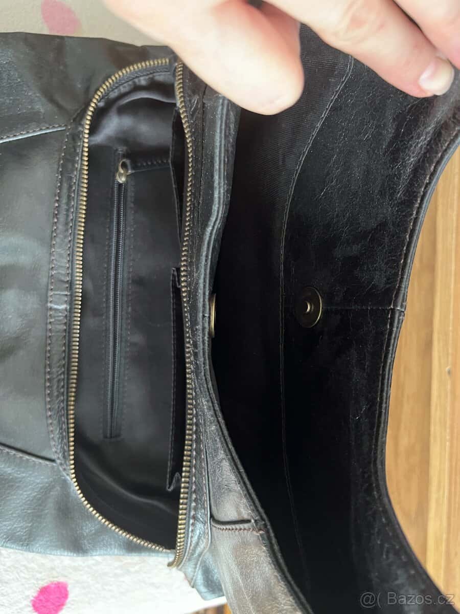 Kabelka černá kožená 4