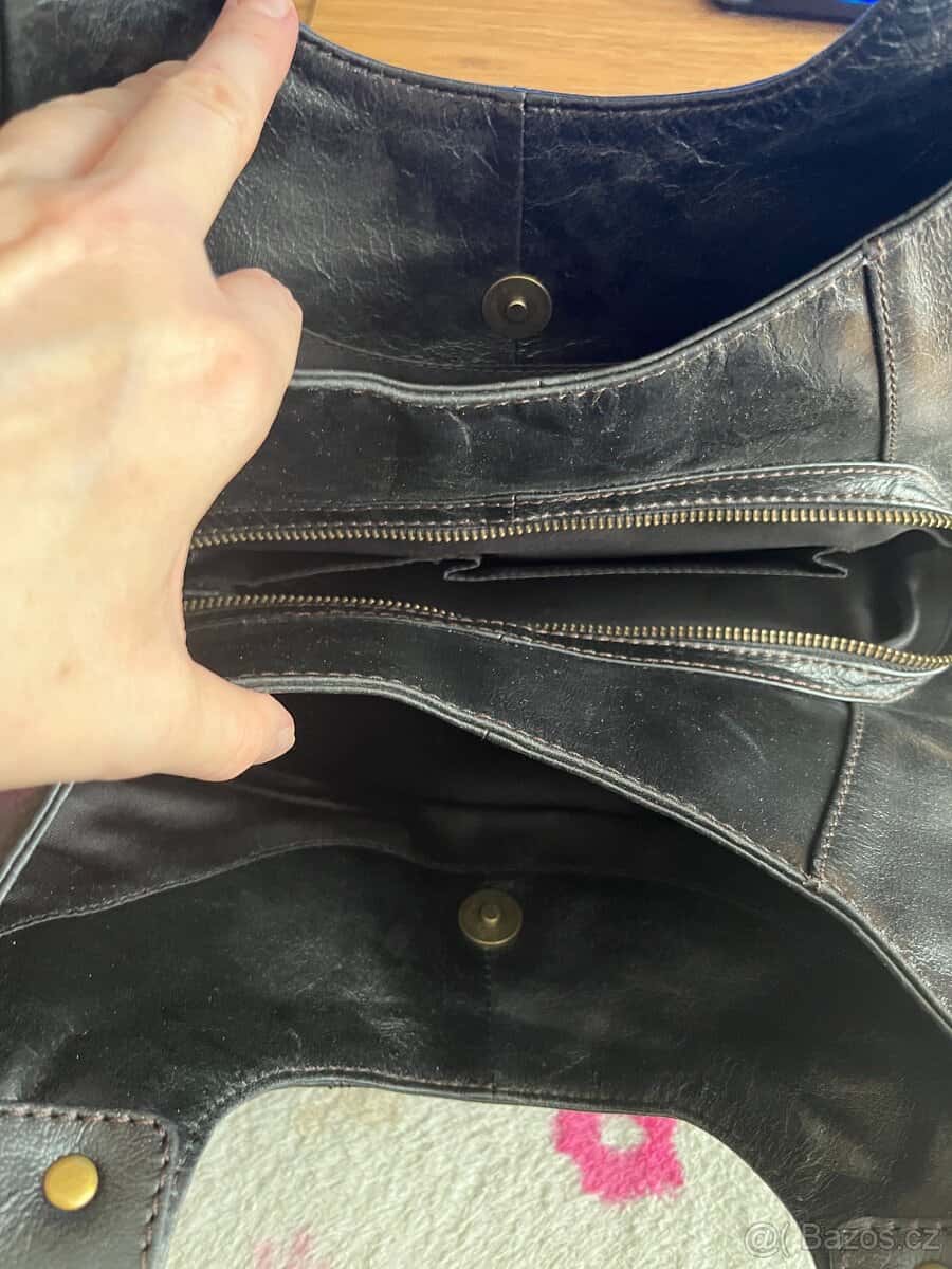 Kabelka černá kožená 5