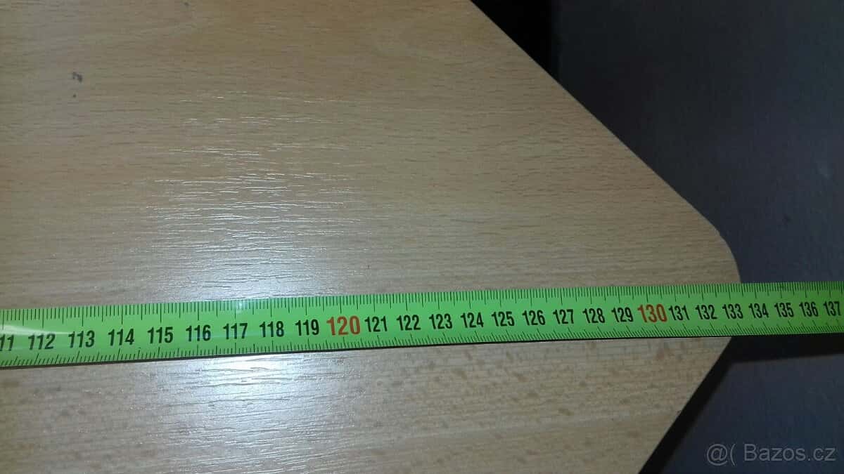 Počítačový stůl 3