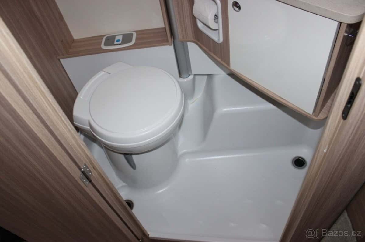 BURSTNER IXEO 710 19