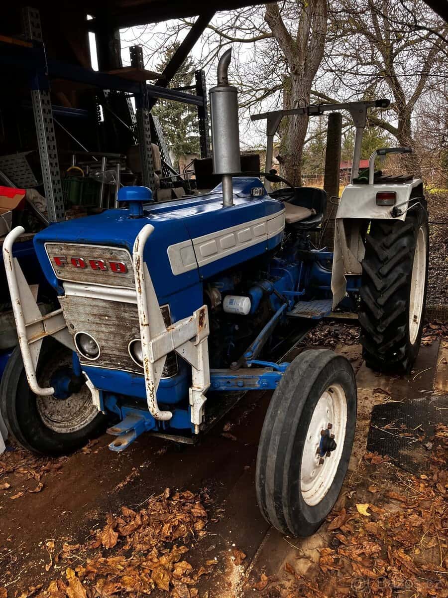 traktor Ford Dextra 3000 1
