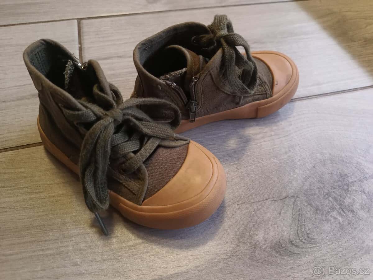 Dětské botičky a sandály 8