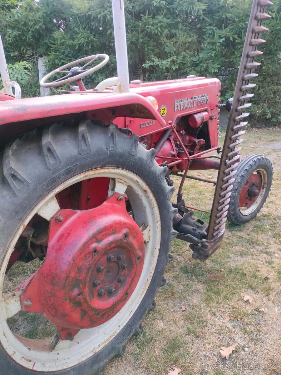 traktor MC CORMICK 1