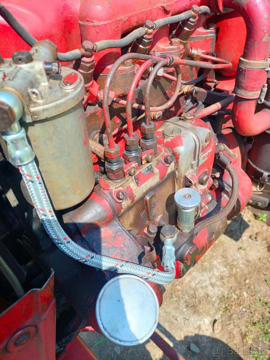 traktor MC CORMICK 13