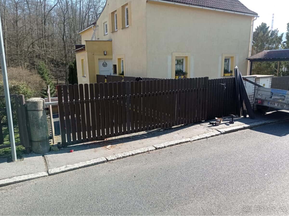 Výstavba plotu 8