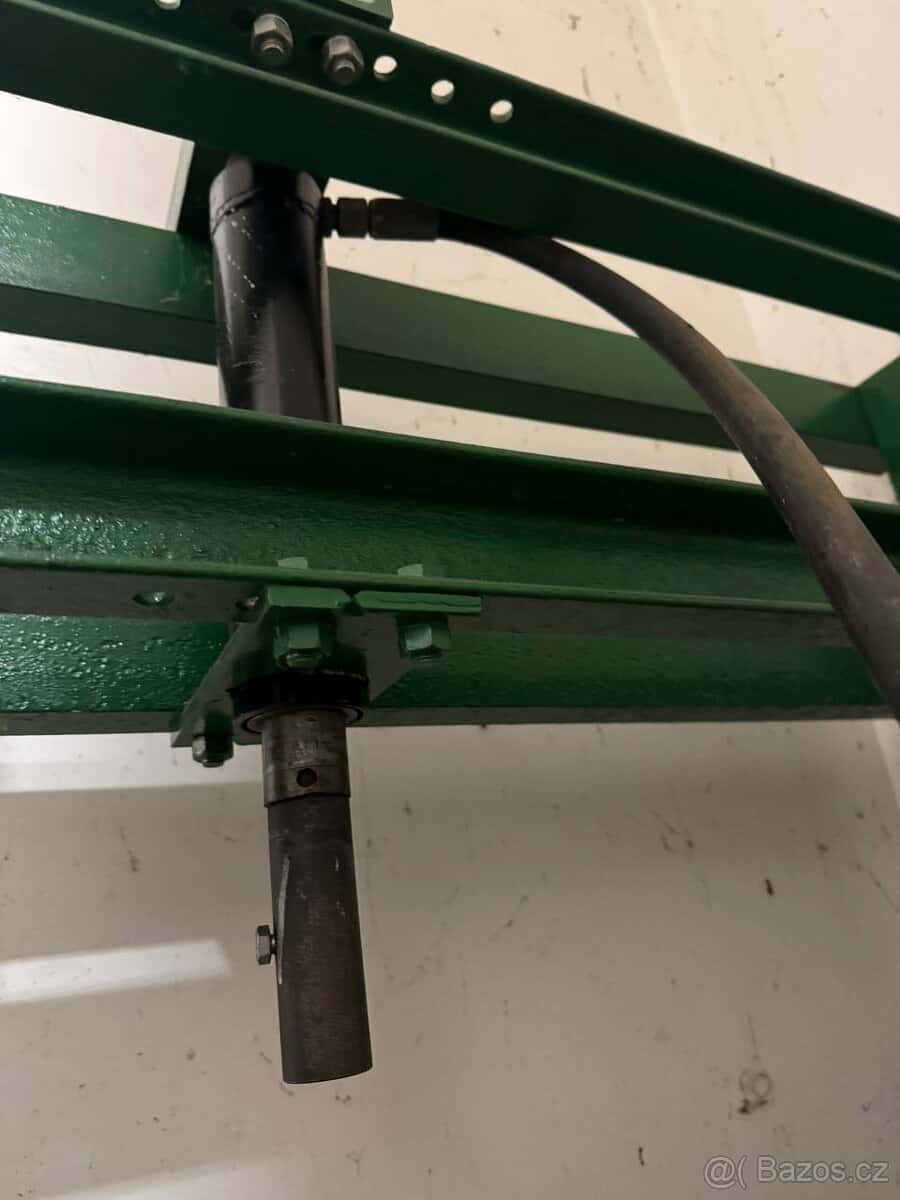 Ruční hydraulický lis 2