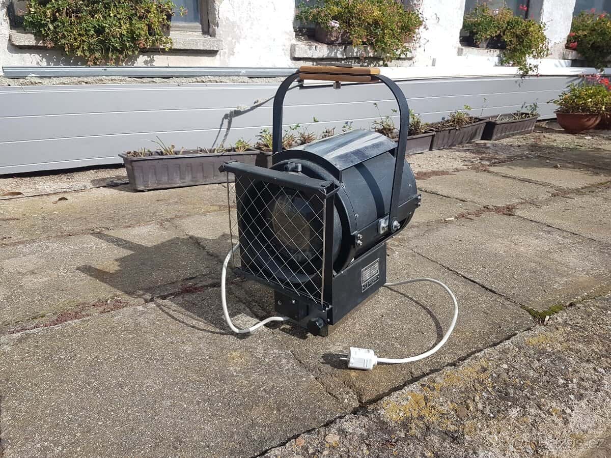 Divadelní reflektor 1