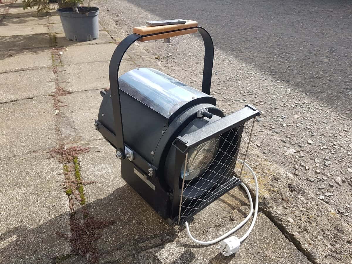 Divadelní reflektor 5