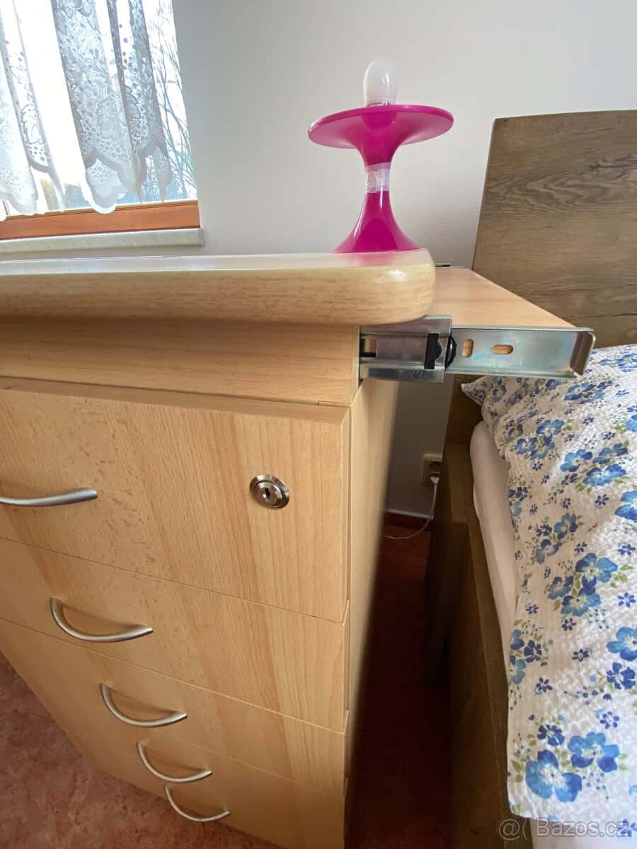 Počítačový stůl 2