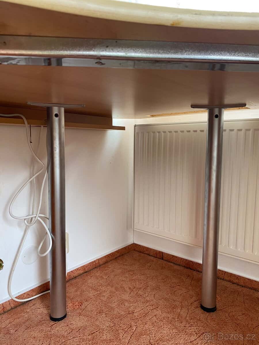 Počítačový stůl 5