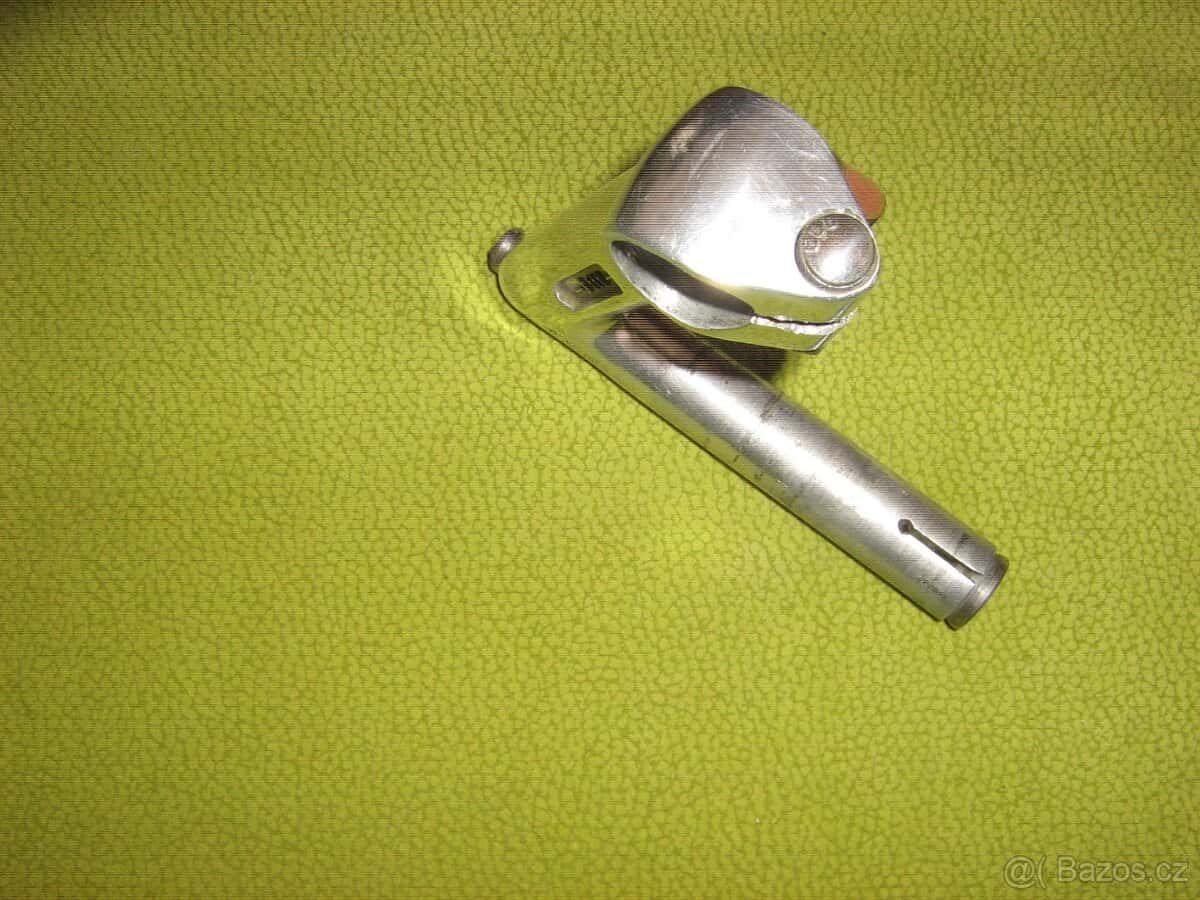 retro představec 3ttt 3