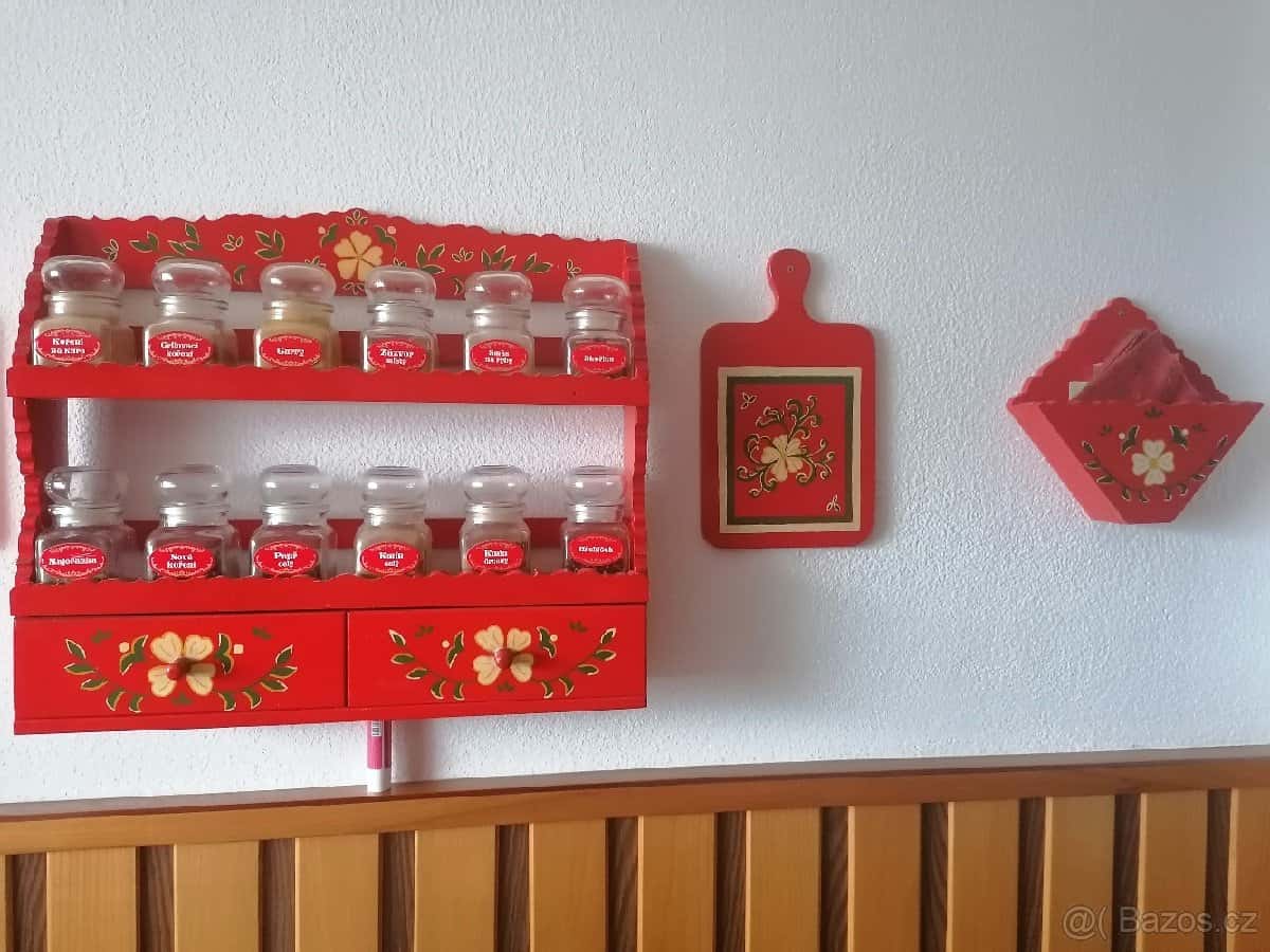 Dřevěné poličky 1