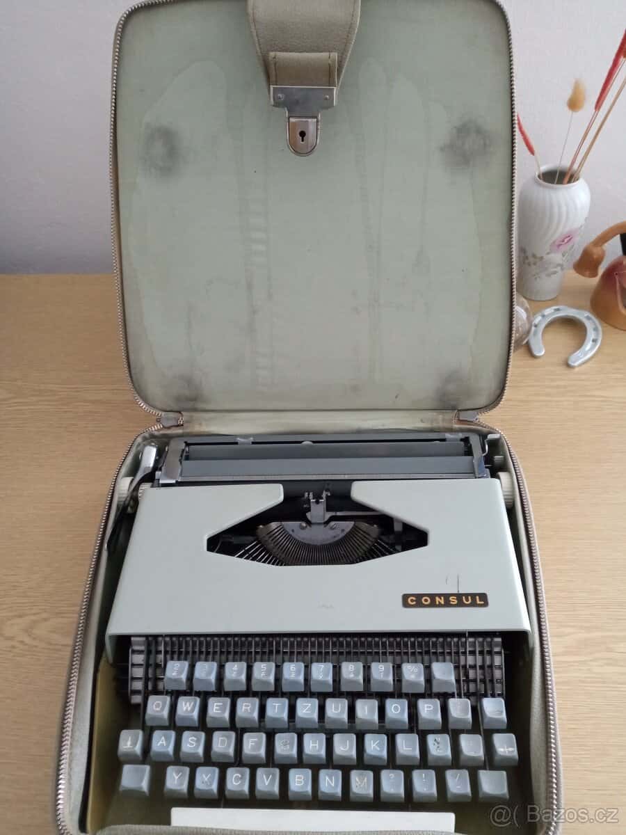 psací stroj Consul 2