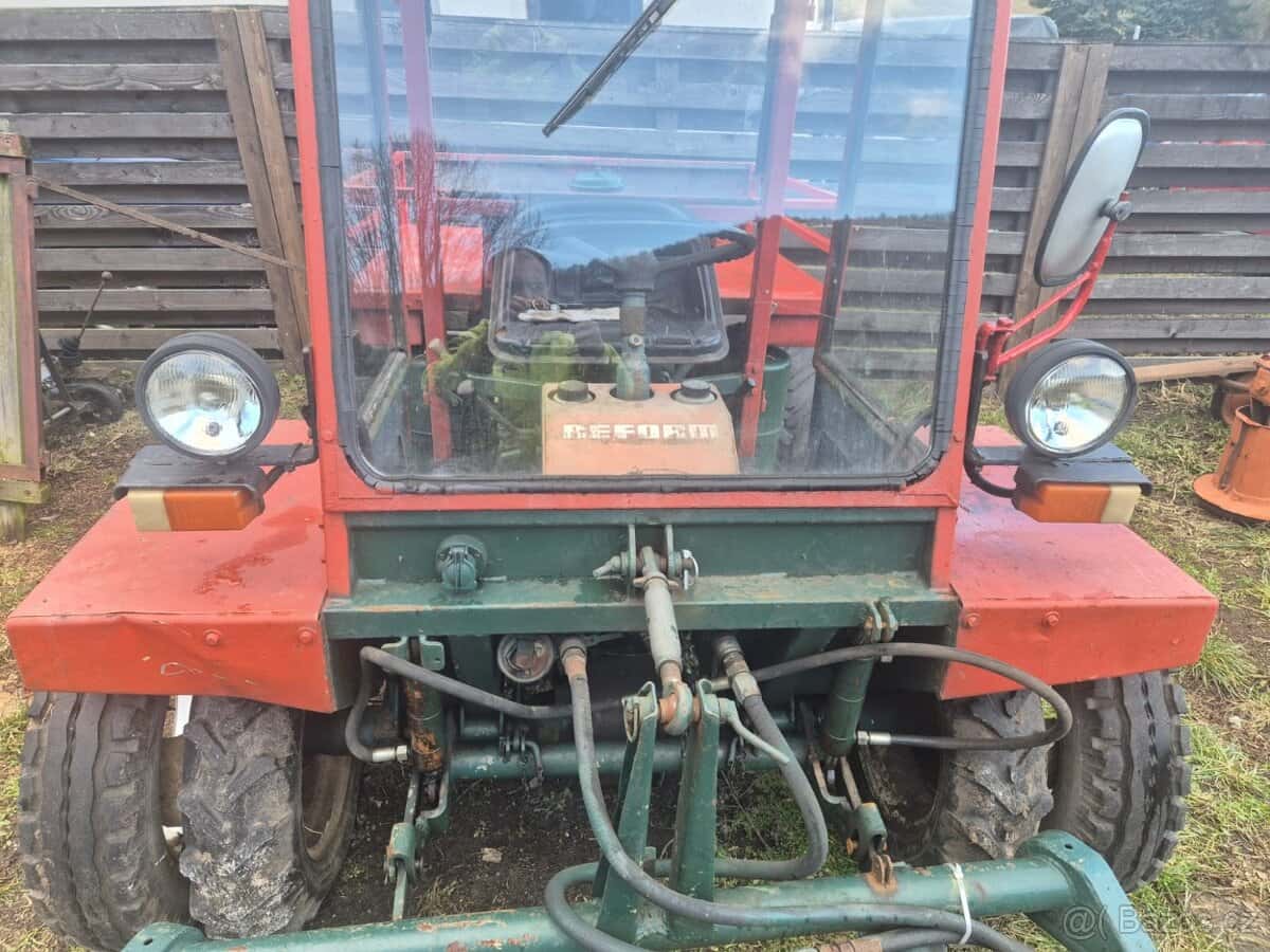 Prodám traktůrek 6