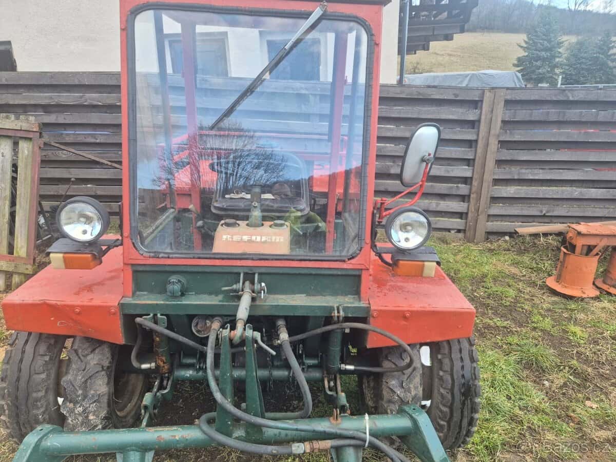 Prodám traktůrek 9