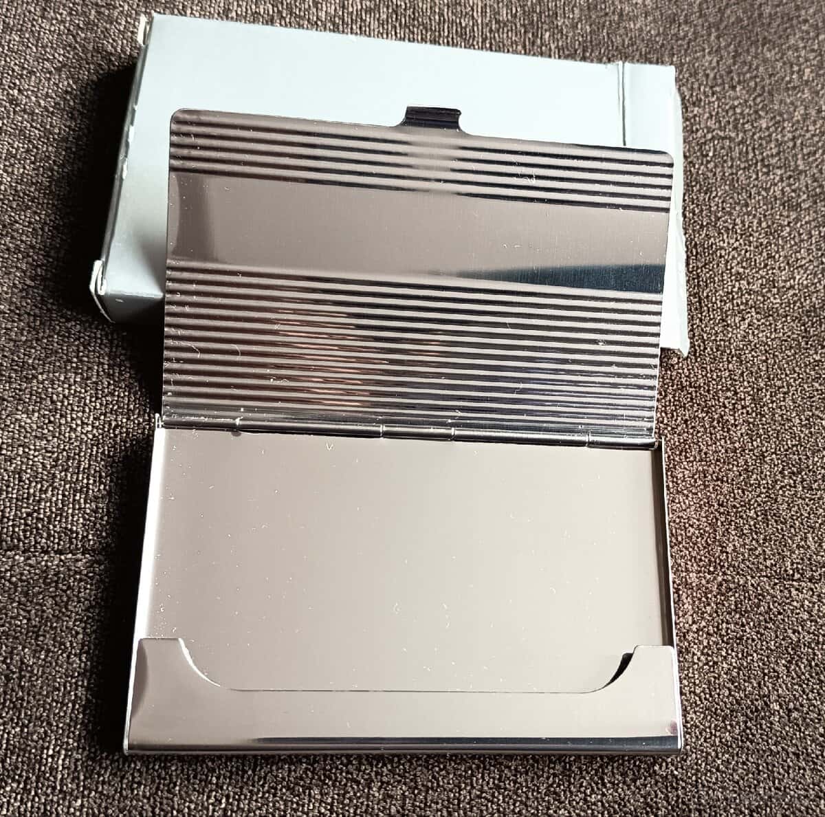 Kovový vizitkář 1