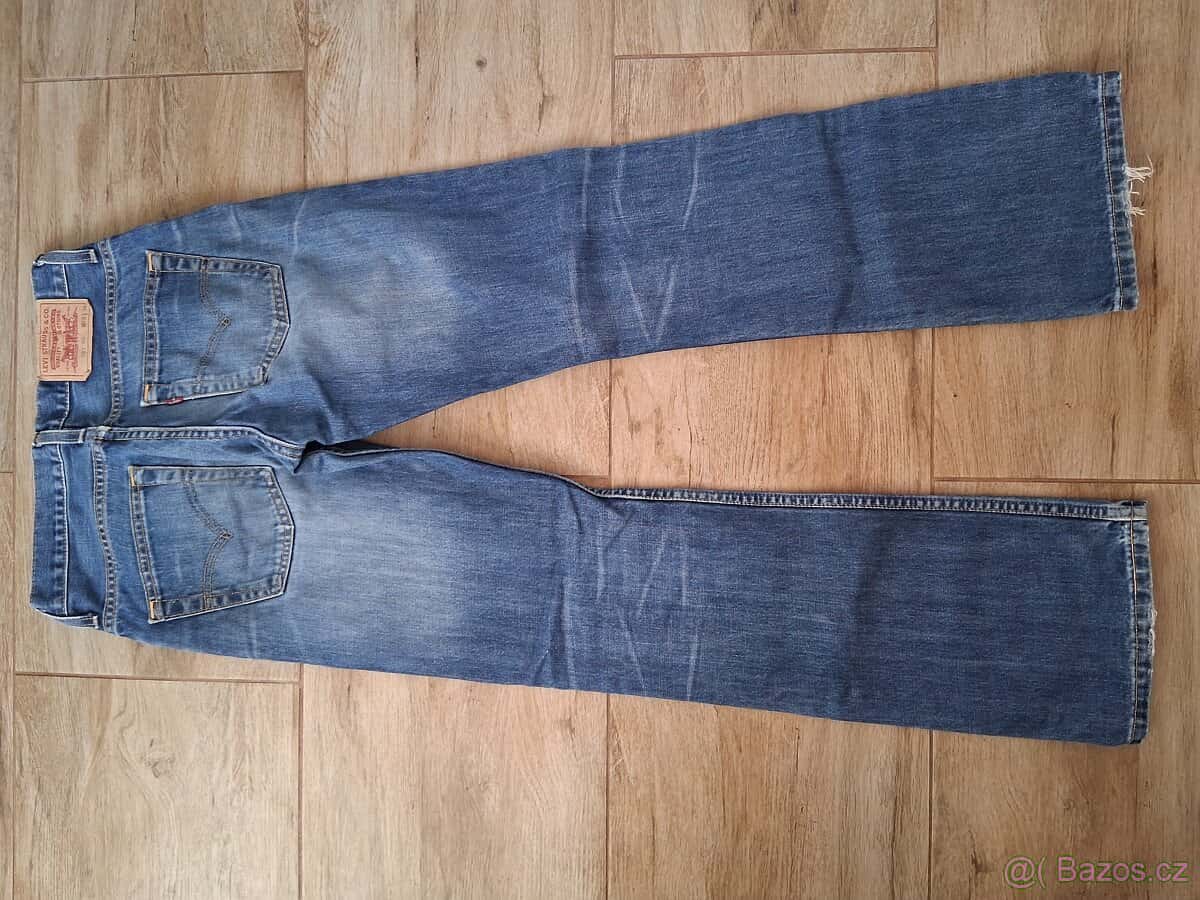Levis, velikost 28 2