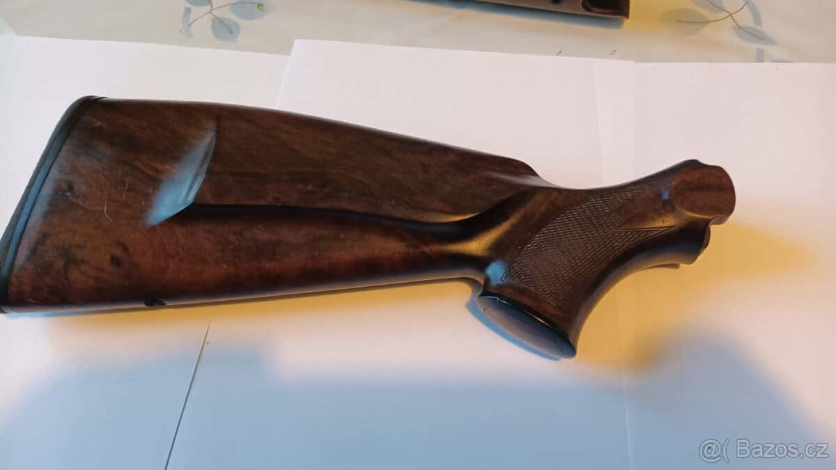 Pažba Blaser R93 levá. 2