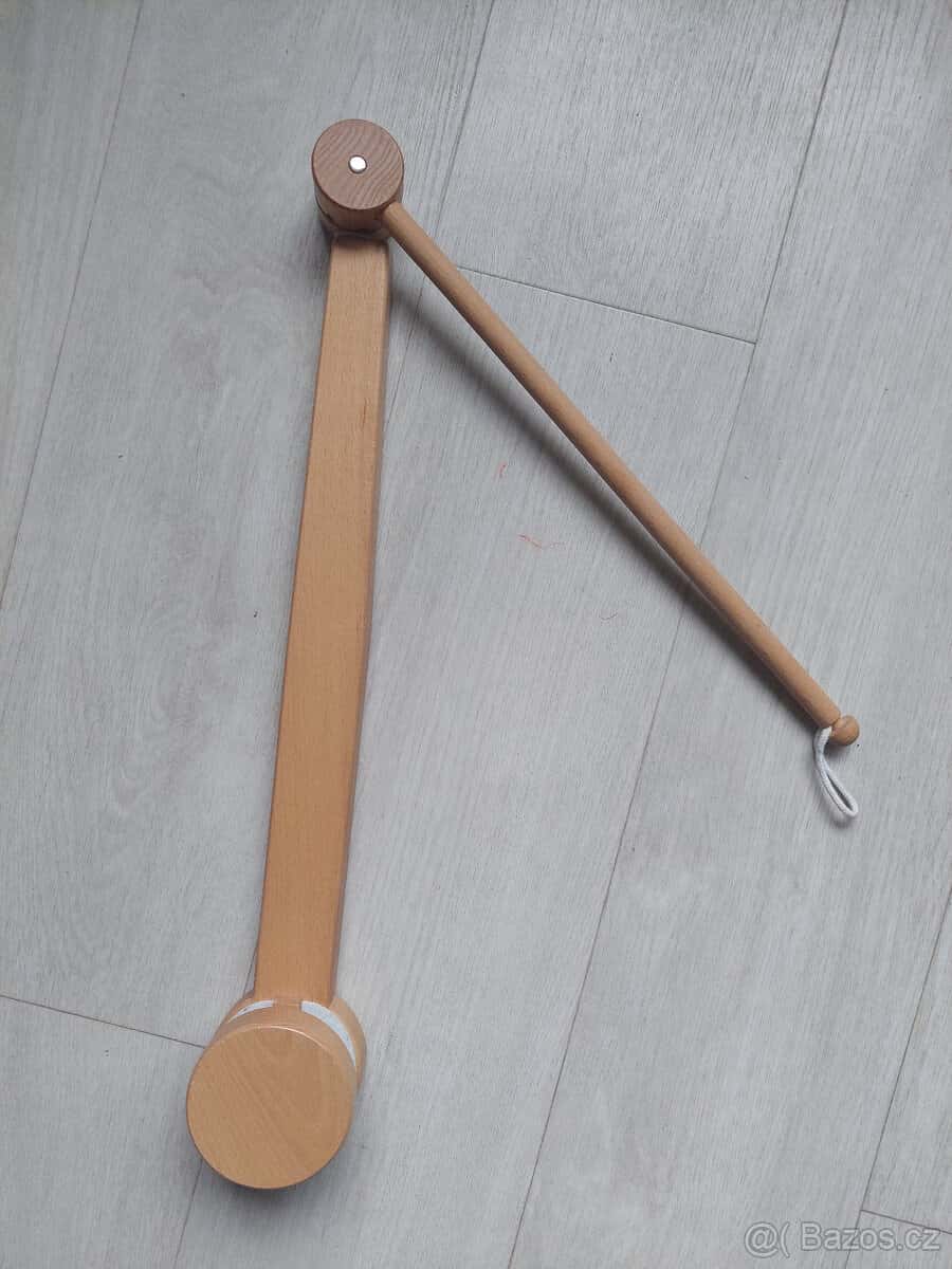 Dřevěné rameno k postýlce 2