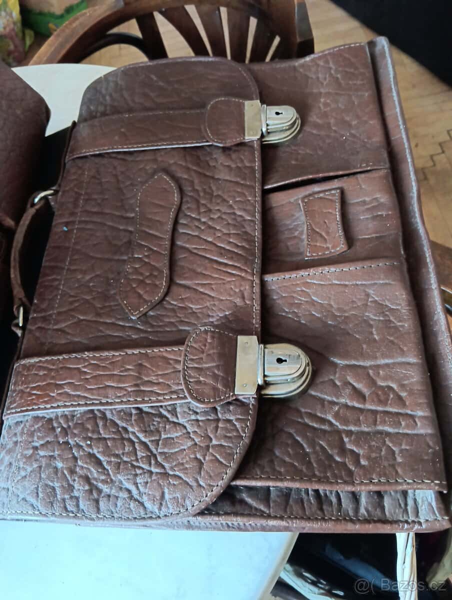 Staré kožené tašky 2