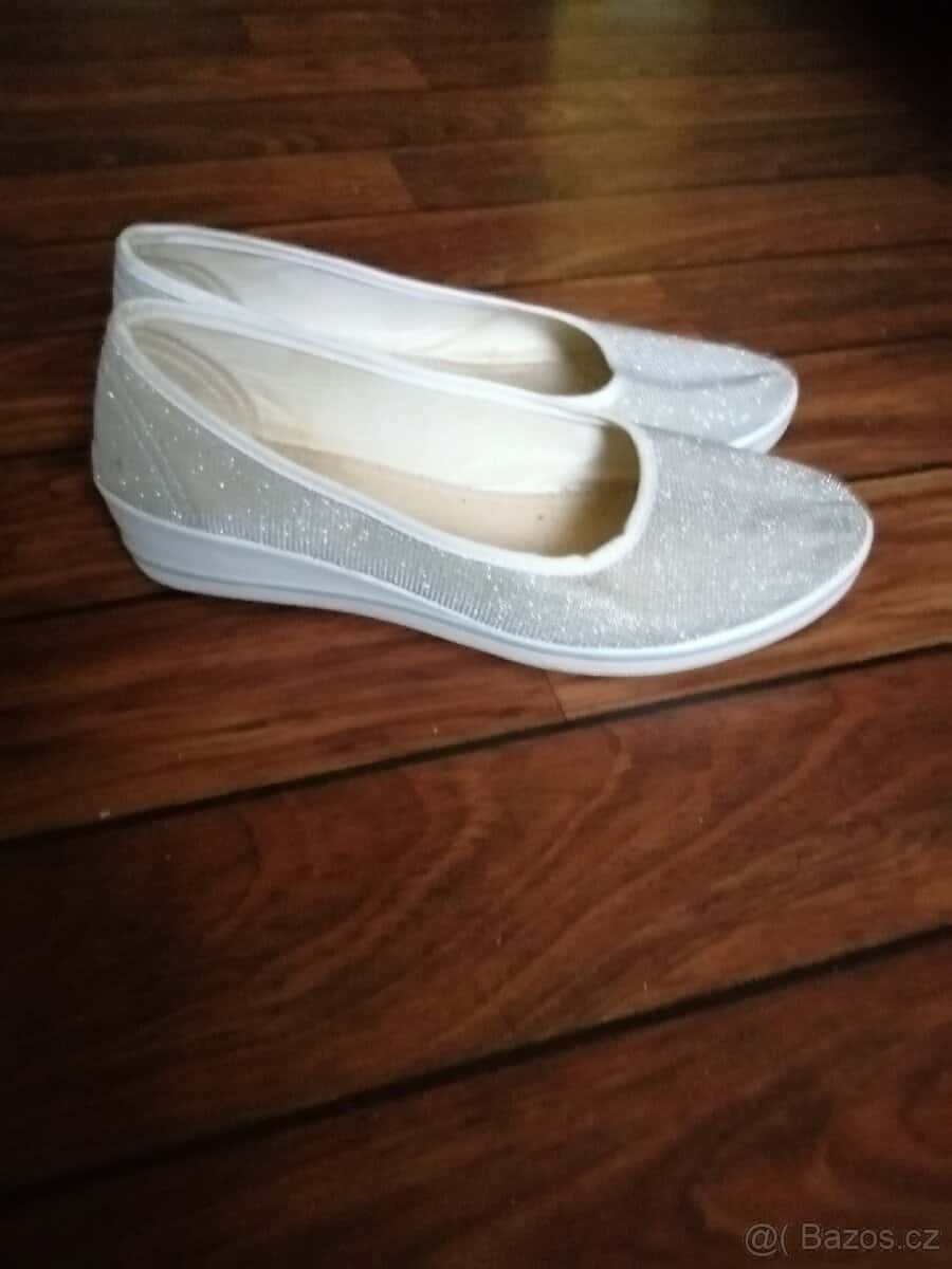 PRODÁM DÁMSKÉ BOTY 3