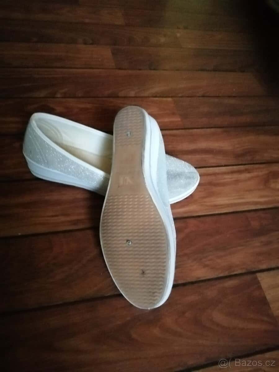 PRODÁM DÁMSKÉ BOTY 4