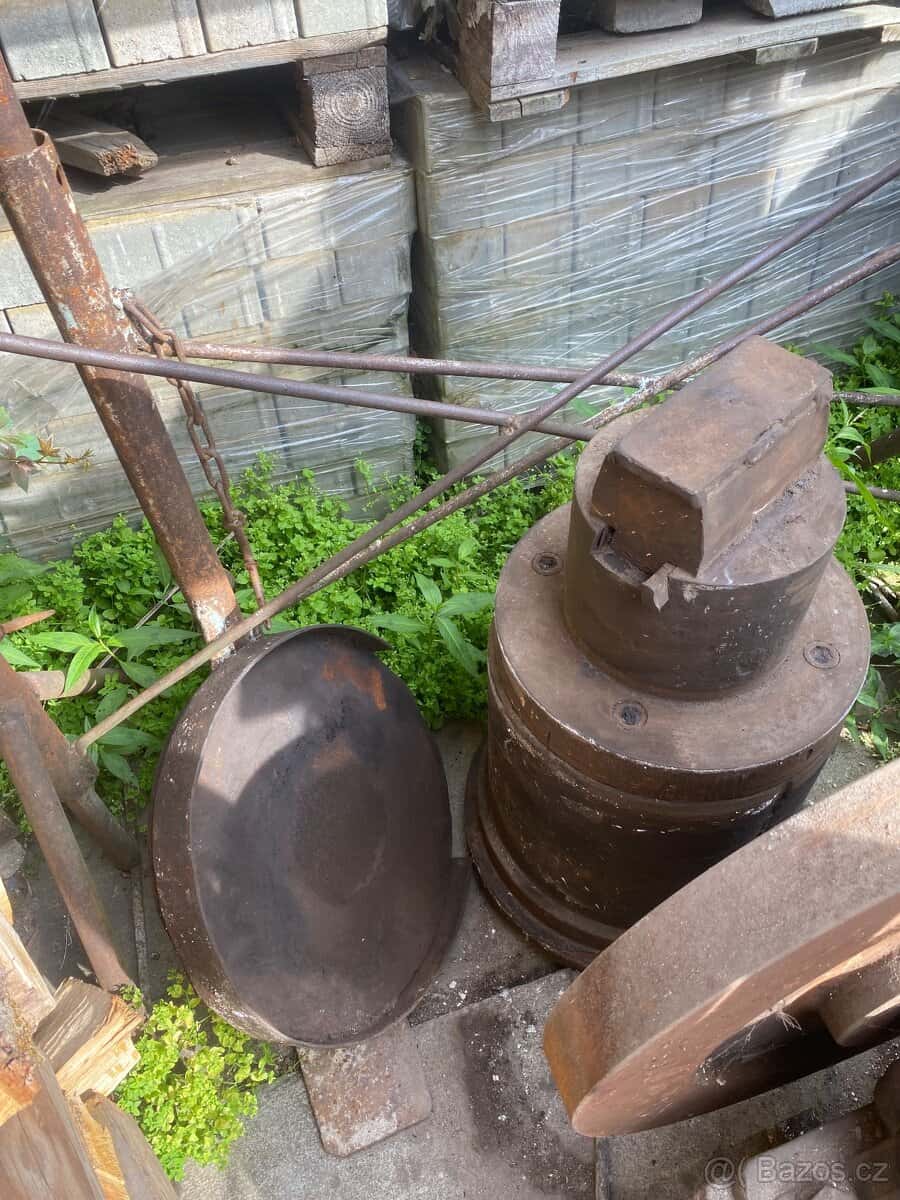 Kovářský buchar 4