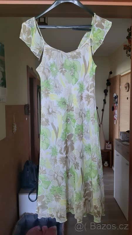 Světlé šaty 1