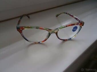 BRÝLE NA ČTENÍ + 4 dioptrie.