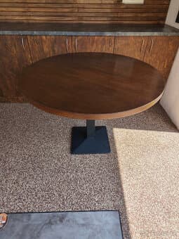 Jídelní stůl, nová stolová podnož PEDRALI