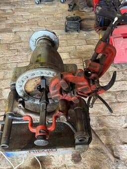 RIDGID ELEKTRICKÝ STACIONÁRNÍ ZÁVITOŘEZ 300CA