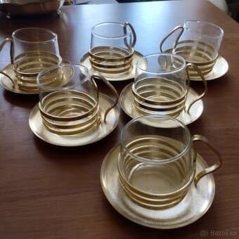 Staré retro kávové šálky, brusel