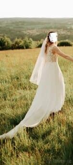 Svatební šaty, závoj, obal na šaty