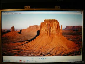 LCD displej 15,4" s vadou 3