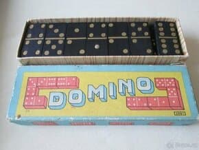 Hra DOMINO a hrací kostky a figurky
