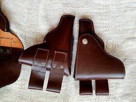 Kožené pouzdro na pistoli.