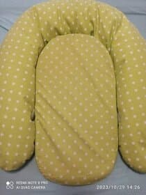 Velký kojenecký polštář s klínem, český výrobek