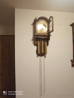 Nástěnné hodiny Dugena