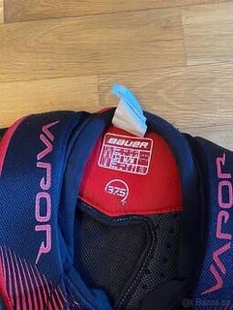 Hokejové chrániče ramen