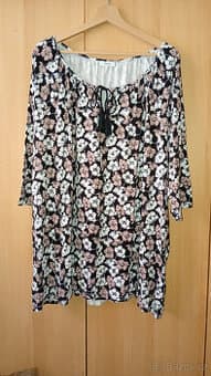 Triko s květy - zn. Yessica (C&A), vel. 56/58