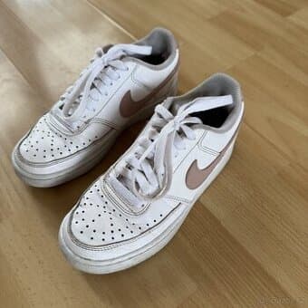 Nike Court Vision Low bílé se světle růžovým logem – vel. 36