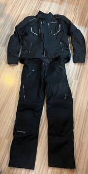 NOVÉ. Motorkářská bunda a kalhoty LINDSTRANDS