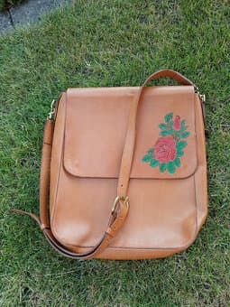Prodám koženou ručně šitou tašku - SPĚCHÁ