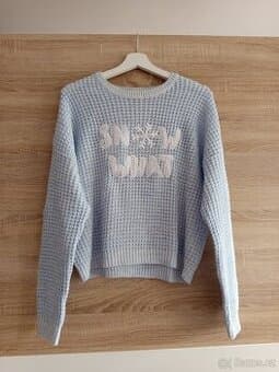 Svetr se zimním motivem