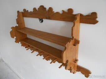 vyřezávaná polička