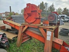 Prodám velký masivní drtič, mlýn na kámen, cihly.