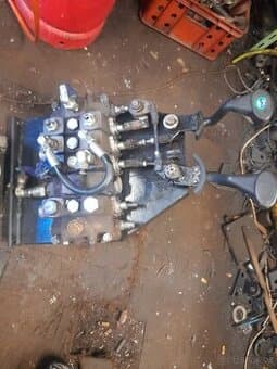 Hydraulicky dvou rozvadec