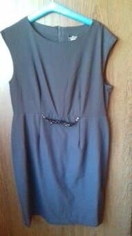 Prodám levně 2 pěkné téměř nové šaty, 1x nošené